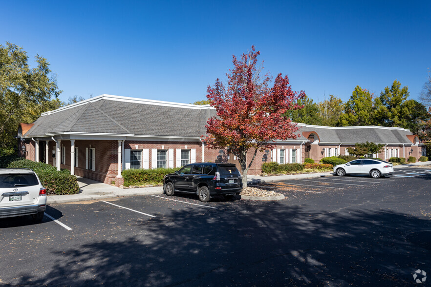 11121 Kingston Pike, Knoxville, TN for sale - Building Photo - Image 1 of 1