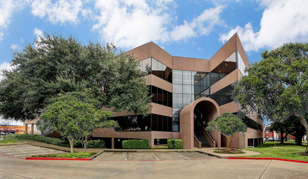 5870 Highway 6 N, Houston, TX for rent - Building Photo - Image 1 of 5