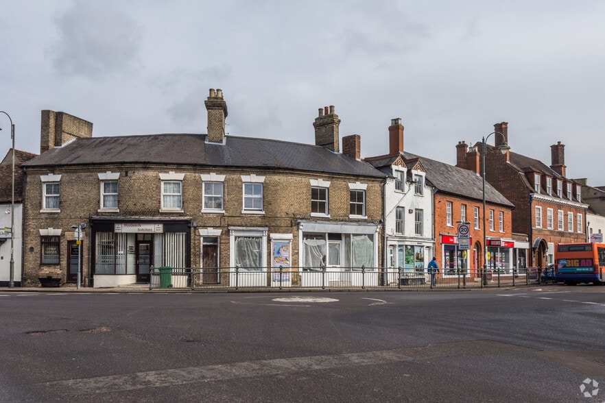 5 High St, Biggleswade to rent - Building Photo - Image 2 of 10