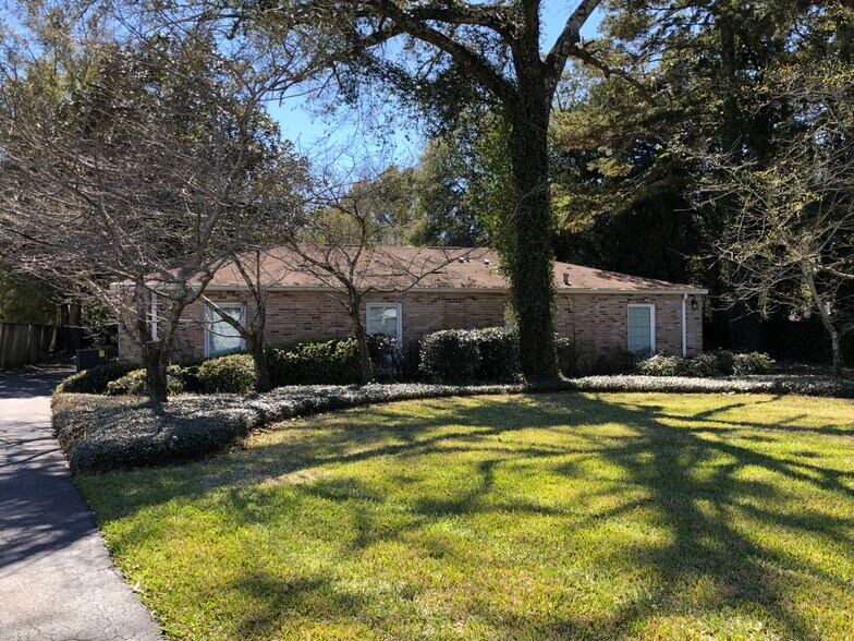 4087 Cottage Hill Rd, Mobile, AL 36609 UK