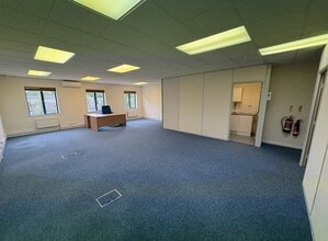 Tollgate, Eastleigh to rent Interior Photo- Image 2 of 6