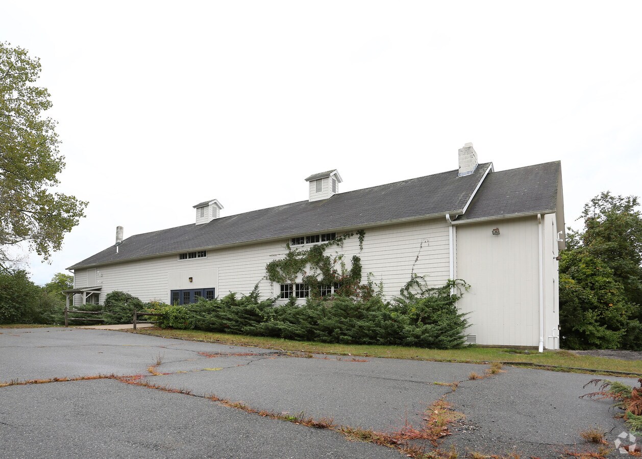 355 Middlesex Tpke, Old Saybrook 06475 UK