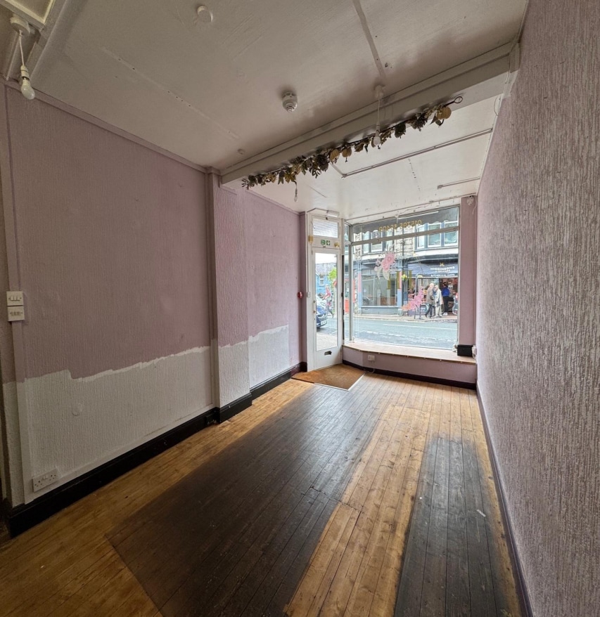 6 Main St, Grange Over Sands to rent Interior Photo- Image 1 of 3