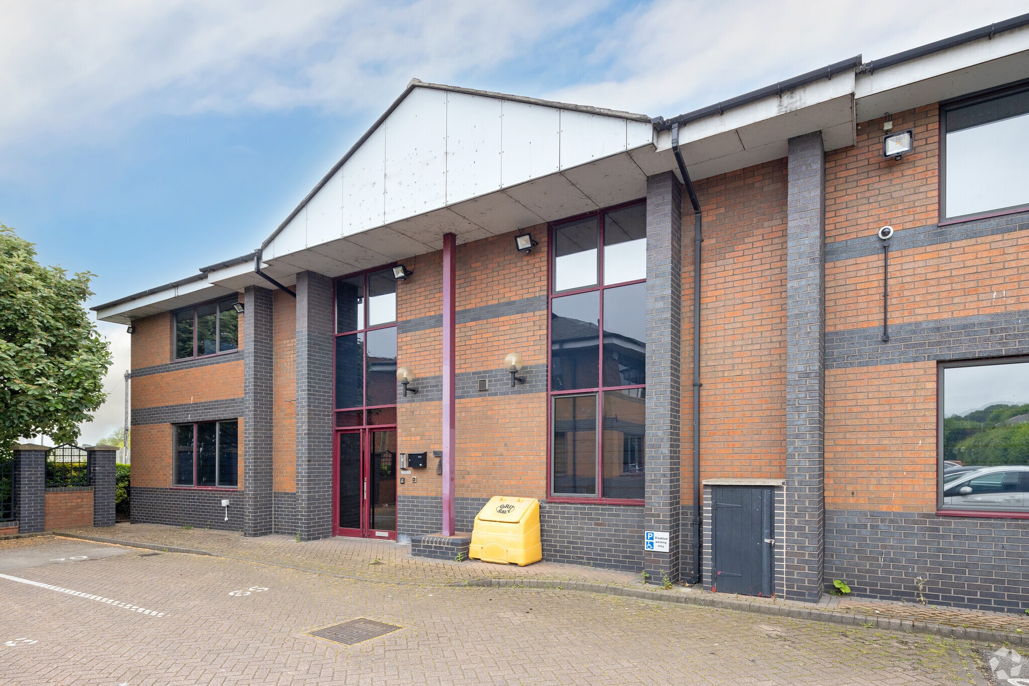 Monckton Rd, Wakefield to rent Primary Photo- Image 1 of 2