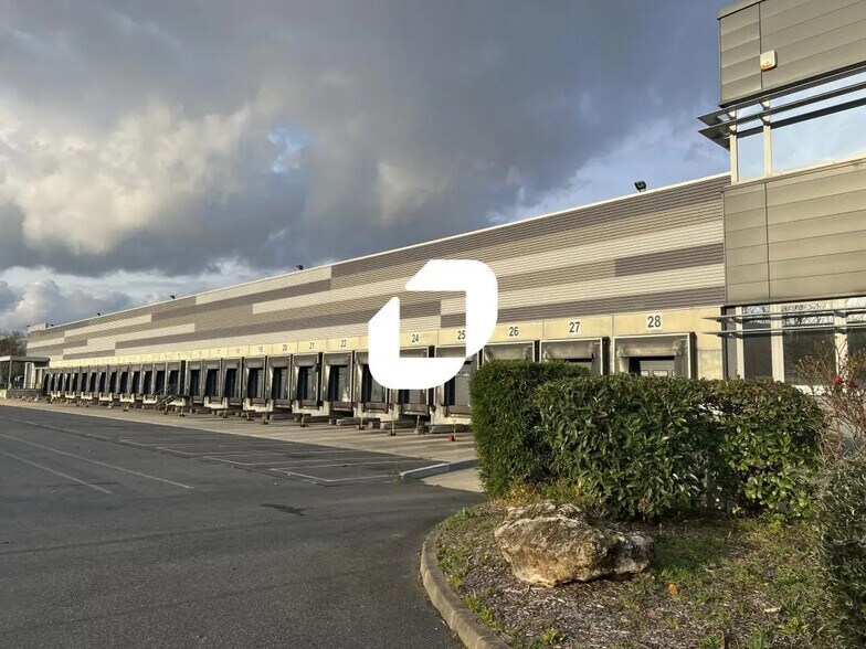 Office in Bonneuil-sur-Marne to rent - Building Photo - Image 2 of 8