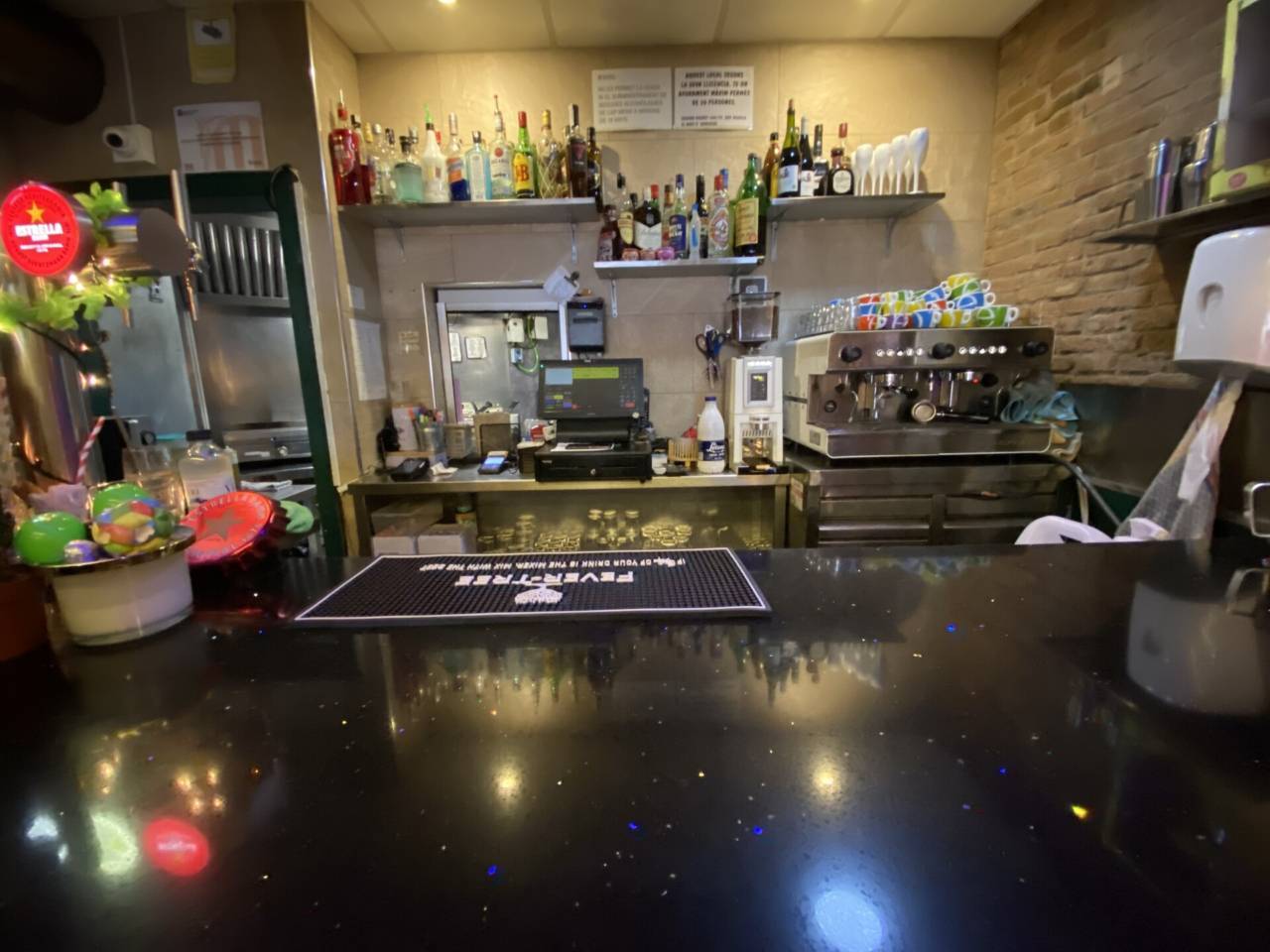 Retail in Barcelona, Barcelona to rent Primary Photo- Image 1 of 2
