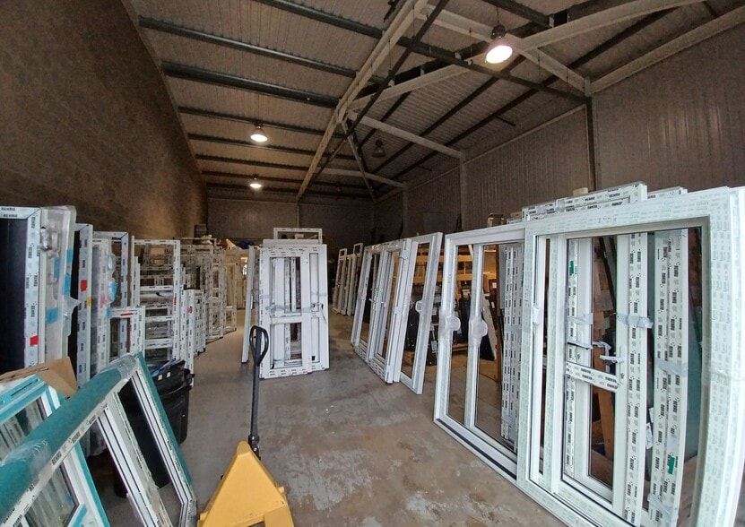 4-4A Broom Rd, Poole for sale - Interior Photo - Image 3 of 19