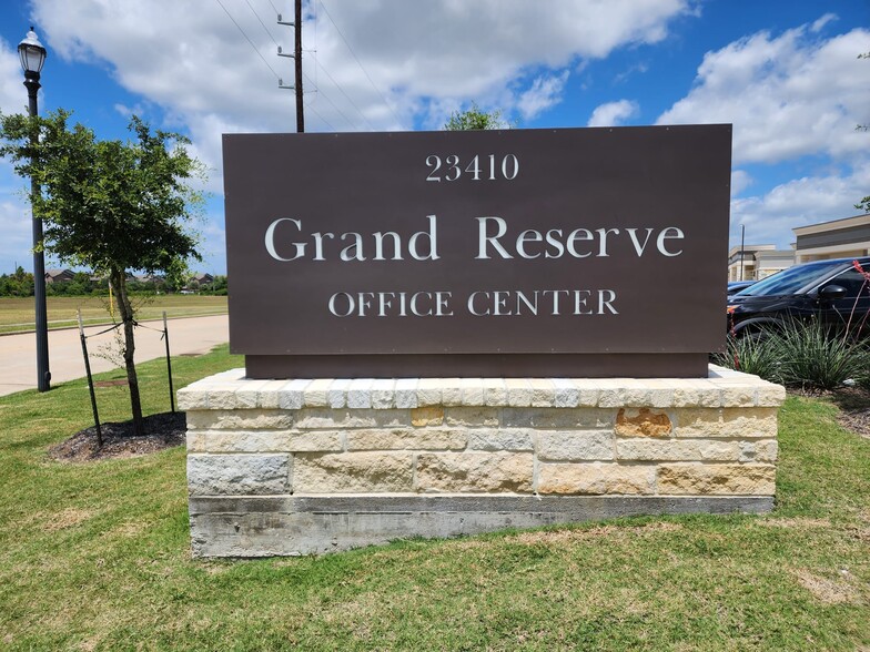 23410 Grand Reserve Dr, Katy, TX for rent - Building Photo - Image 2 of 19