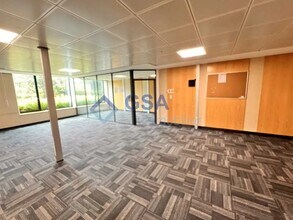 Office in Lieusaint to rent Building Photo- Image 1 of 3