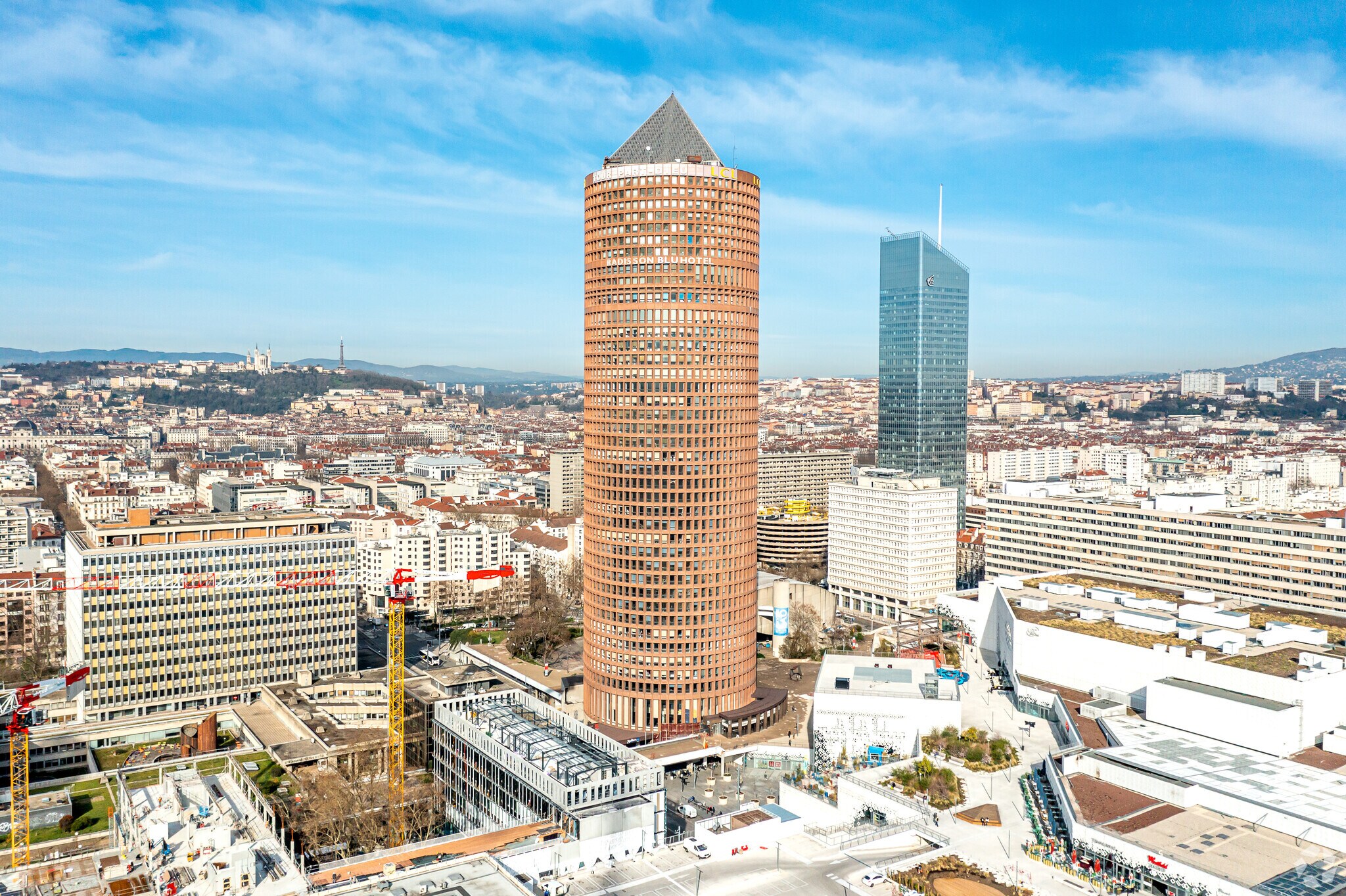 Office in Lyon to rent Primary Photo- Image 1 of 11