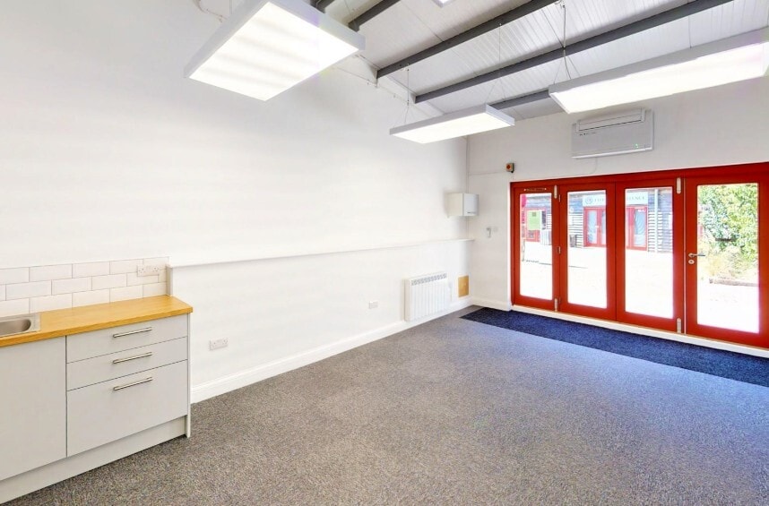 Brogdale Rd, Faversham to rent Interior Photo- Image 1 of 3