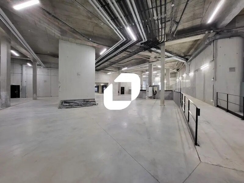 Light Industrial in Ivry-sur-Seine to rent Building Photo- Image 1 of 7