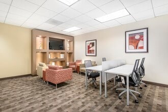 6000 Fairview Rd, Charlotte, NC to rent Interior Photo- Image 1 of 7