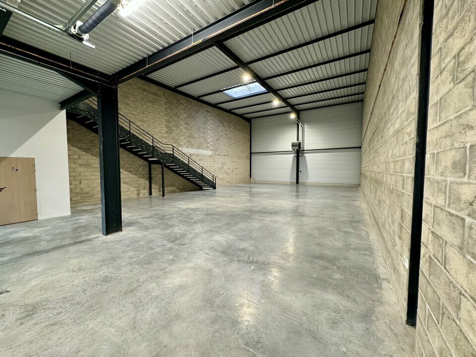Light Industrial in Roissy-en-France to rent Building Photo- Image 1 of 8