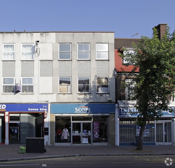 154 High St, Orpington to rent - Building Photo - Image 1 of 2