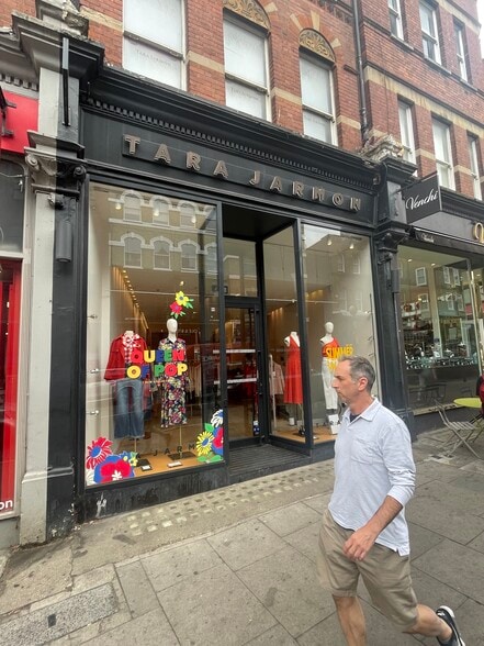 66 Hampstead High St, London to rent - Building Photo - Image 2 of 4