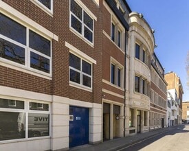 15 Jockeys Fields, London to rent Building Photo- Image 2 of 14