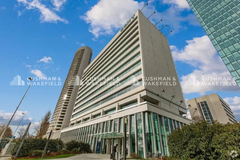 15 Rue Jean Jaurès, Puteaux to rent - Building Photo - Image 2 of 19