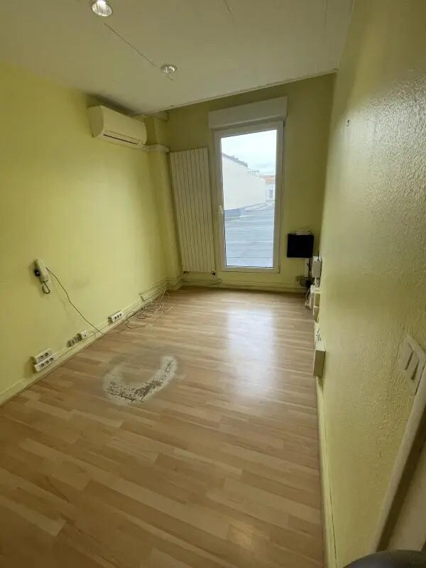 Retail in Le Bouscat for sale Interior Photo- Image 1 of 7