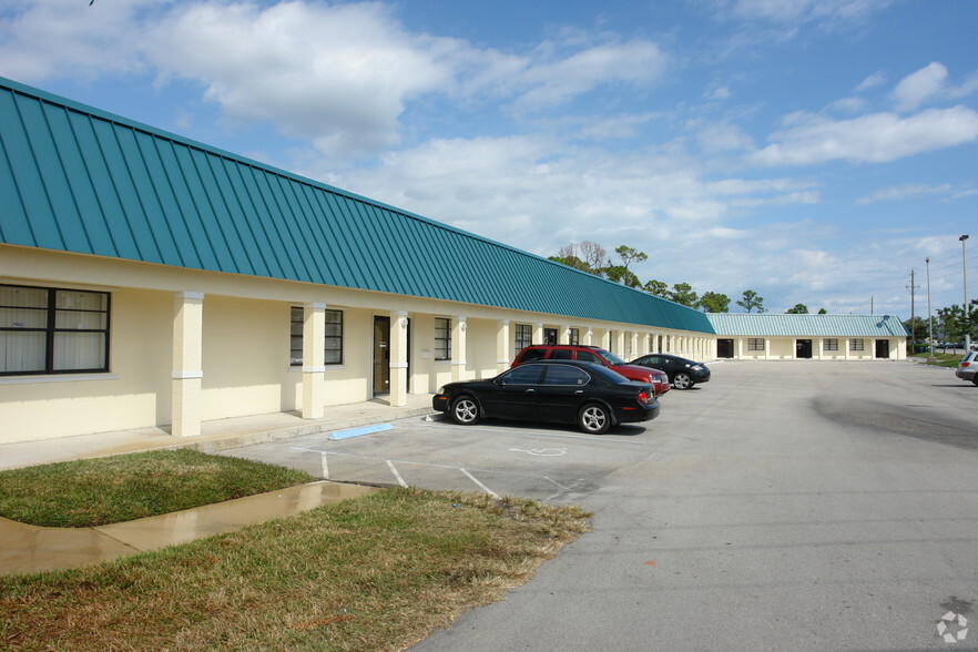 7430-7448 S Us-1 Hwy, Port Saint Lucie, FL for rent - Primary Photo - Image 2 of 33