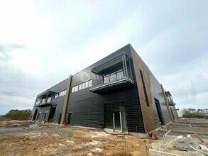 Route De Brie, La Queue-en-Brie to rent Building Photo- Image 2 of 8