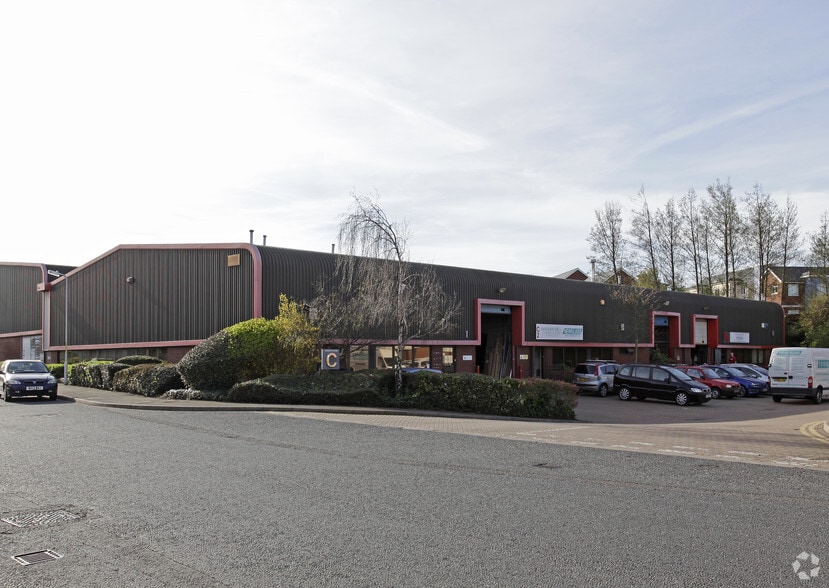 Springhead Rd, Northfleet to rent - Primary Photo - Image 1 of 3