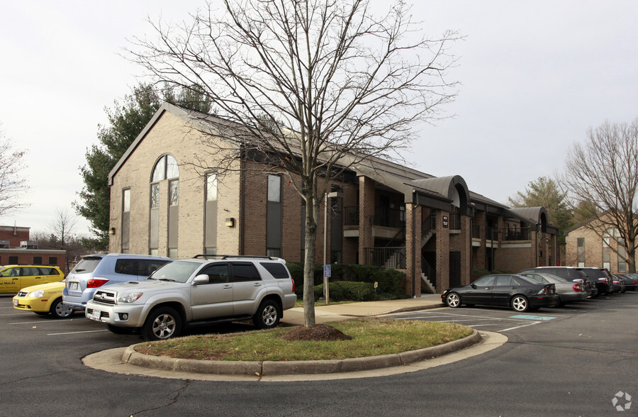 4613 Pinecrest Office Park Dr, Alexandria, VA for rent - Building Photo - Image 1 of 29