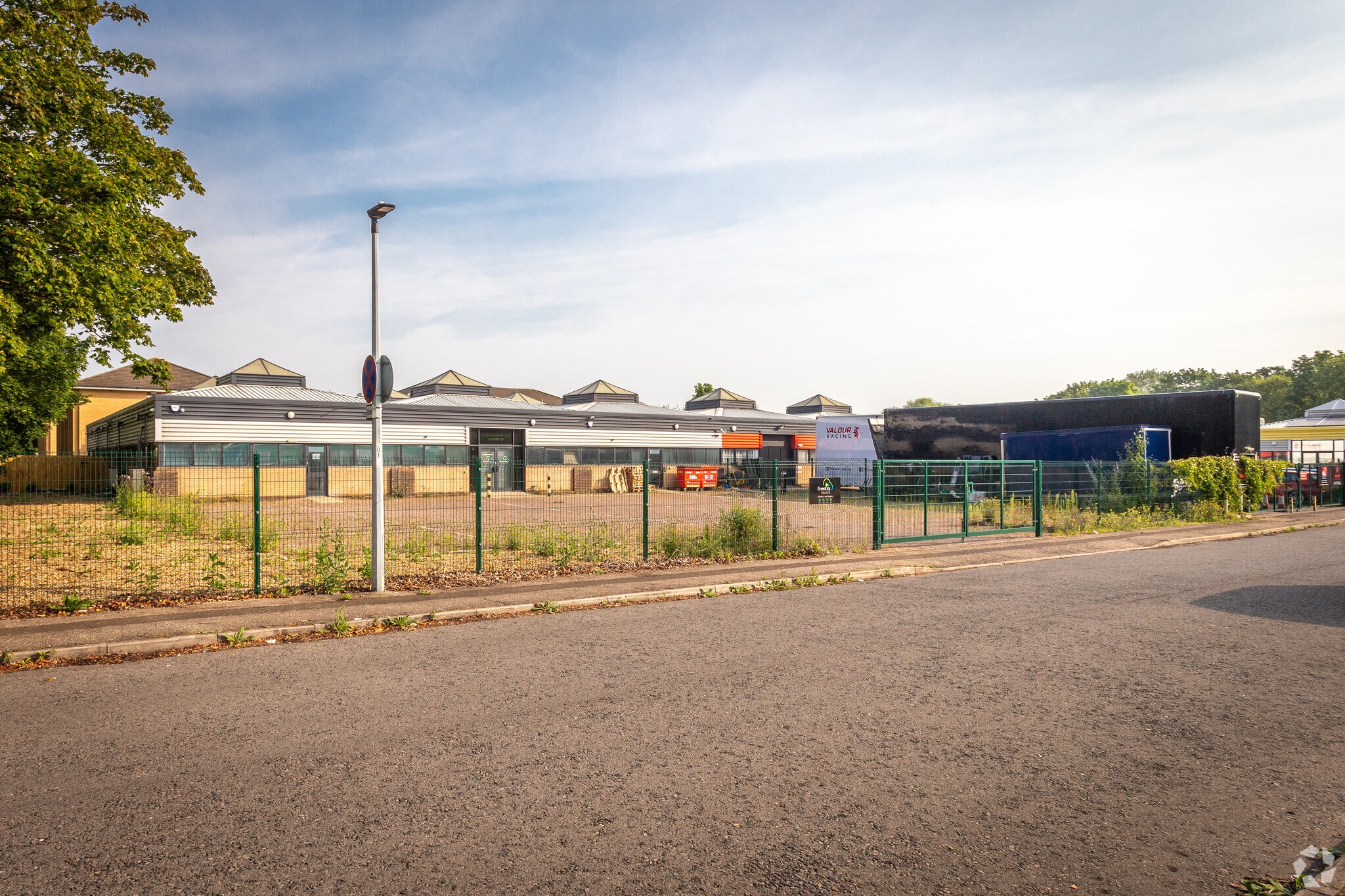 1-2 Milnyard Sq, Peterborough for sale Primary Photo- Image 1 of 1