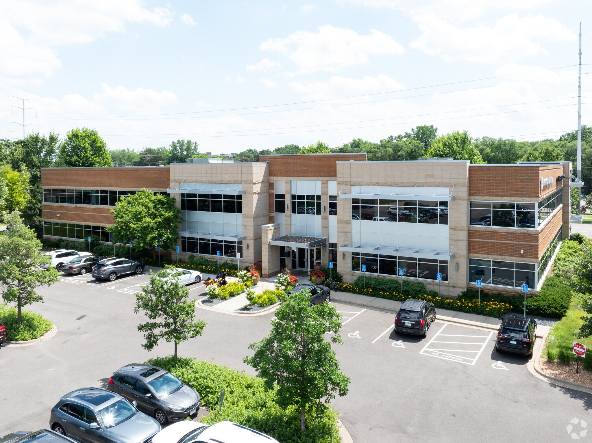 2680 N Snelling Ave, Roseville, MN for sale Primary Photo- Image 1 of 1
