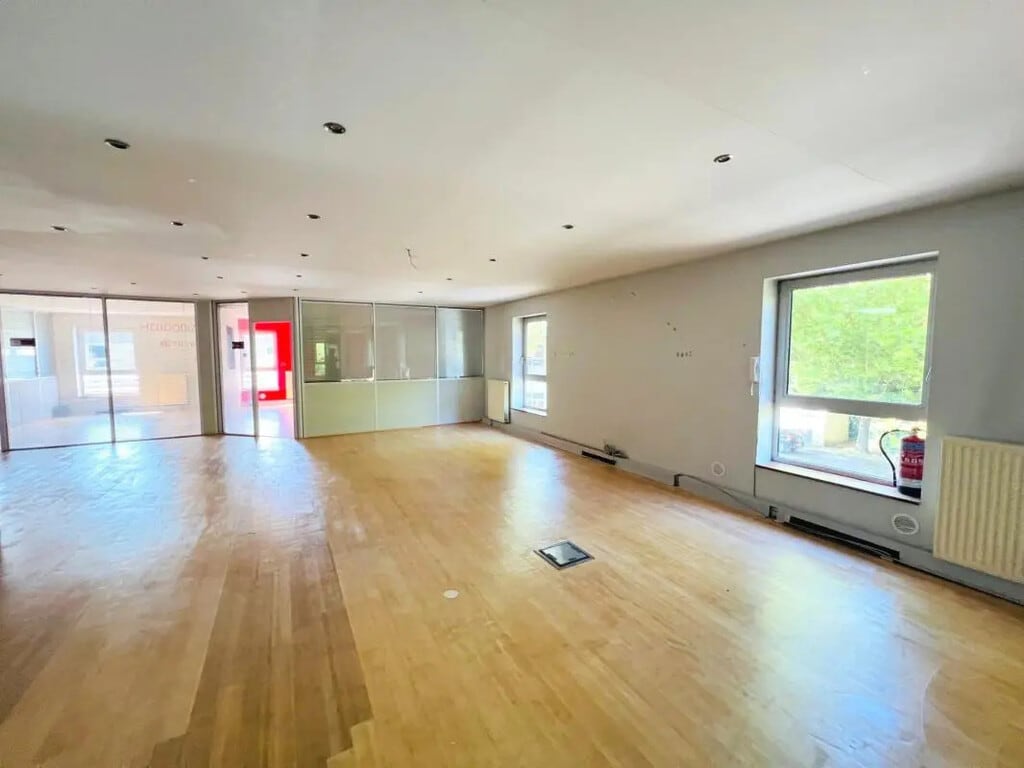 Vente Bureaux 314 m² - Photo 1