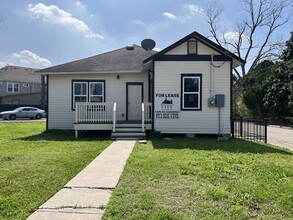 4731 N Main St, Houston, TX for rent Primary Photo- Image 1 of 9