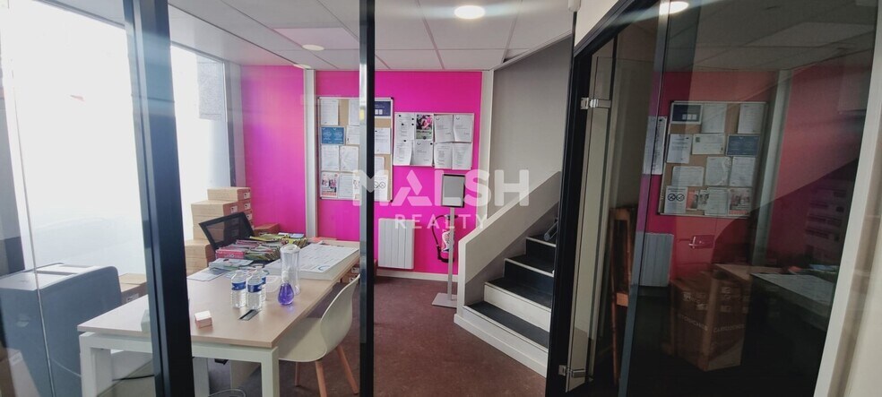 Retail in Villeurbanne to rent - Interior Photo - Image 2 of 9