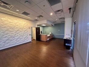 55-75 S Valle Verde Dr, Henderson, NV to rent Building Photo- Image 2 of 3