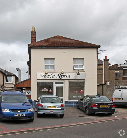 8 Broadway, Woking to rent - Primary Photo - Image 1 of 2