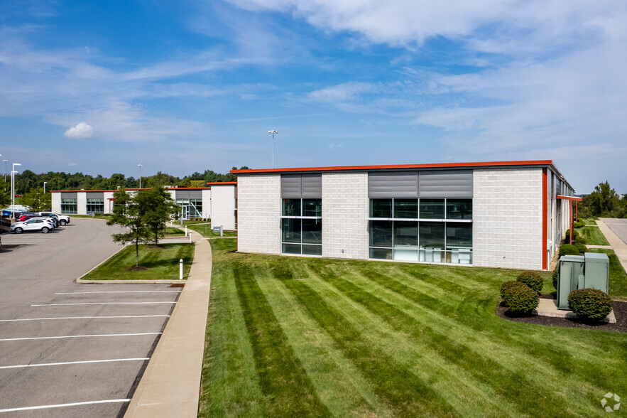 400 Industry Dr, Pittsburgh, PA for rent - Building Photo - Image 1 of 10