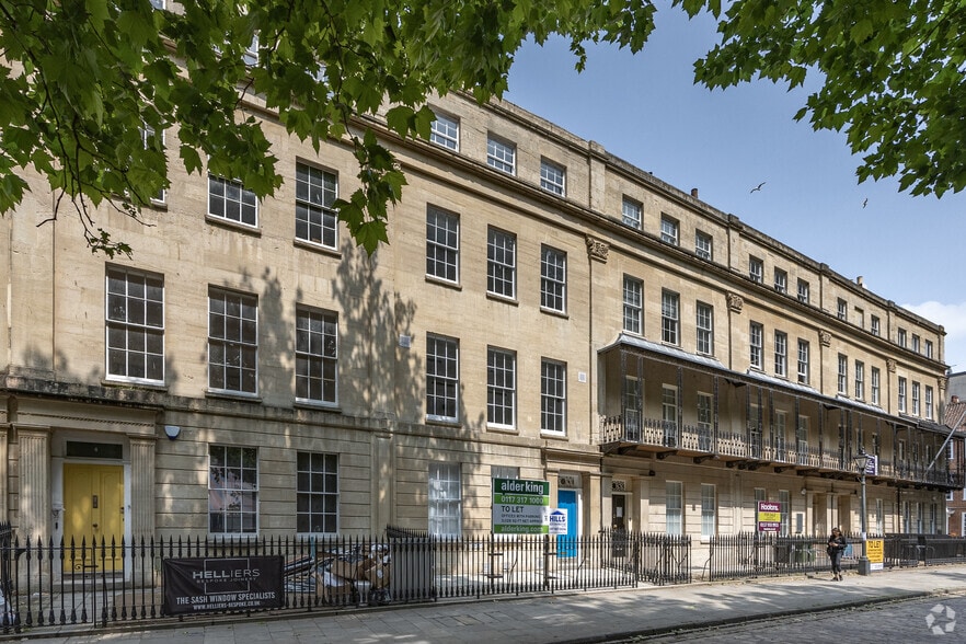 5 Queen Sq, Bristol to rent - Building Photo - Image 2 of 3