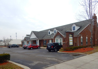 2104 E Eleven Mile Rd, Warren, MI for rent Building Photo- Image 1 of 11