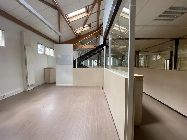 Office in Montreuil to rent - Building Photo - Image 3 of 13