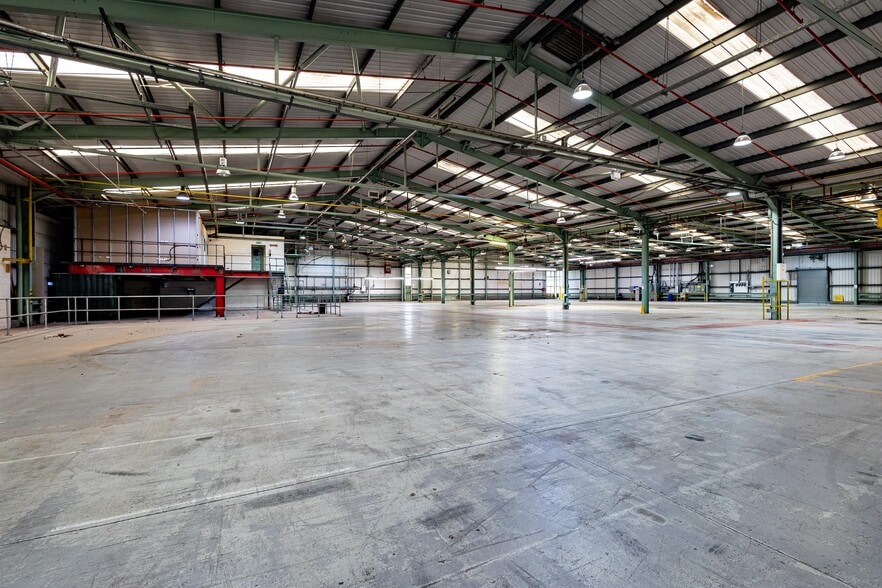 Abenbury Way, Wrexham to rent - Building Photo - Image 2 of 13