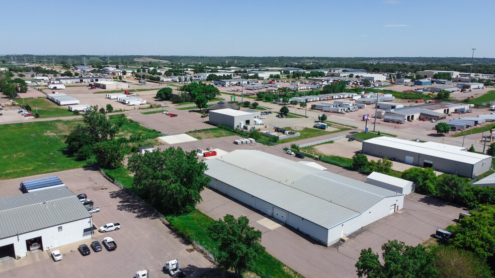 1400 E Benson Rd, Sioux Falls, SD for rent - Building Photo - Image 3 of 8