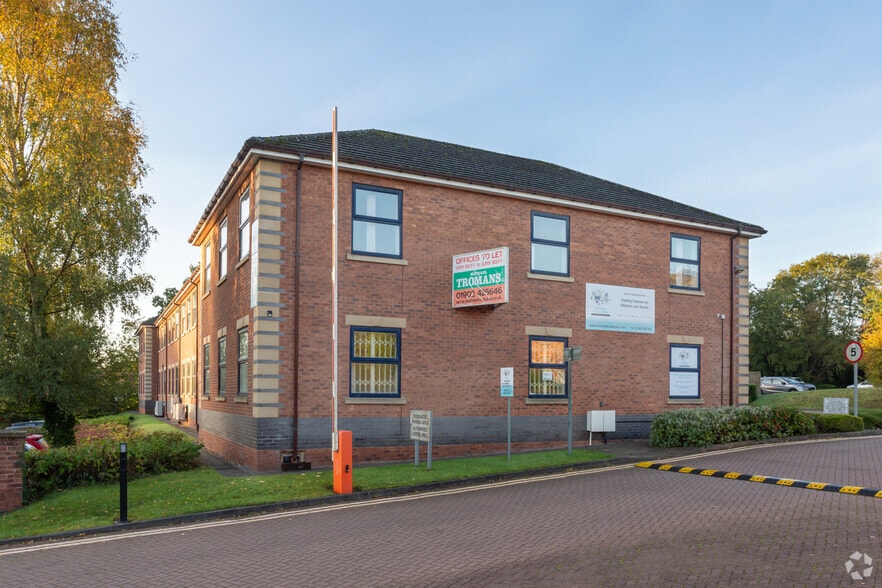 7-14 Newton Ct, Wolverhampton to rent - Building Photo - Image 1 of 4