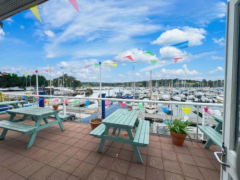 49 North Parade, Falmouth to rent - Building Photo - Image 3 of 3