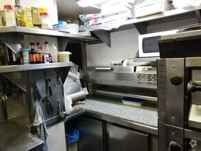 Retail in Madrid, Madrid to rent Interior Photo- Image 1 of 3