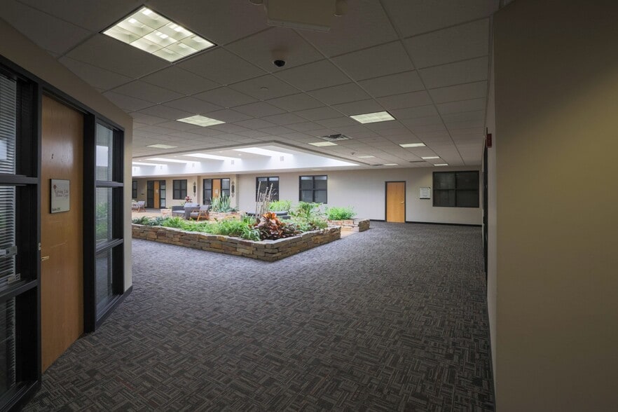 9220 Bass Lake Rd, New Hope, MN to rent - Building Photo - Image 2 of 40