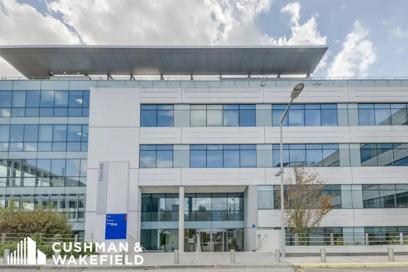 3 Rue Saarinen, Rungis to rent - Building Photo - Image 1 of 13