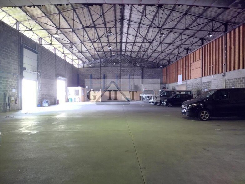 Industrial in Guibeville to rent - Interior Photo - Image 1 of 8