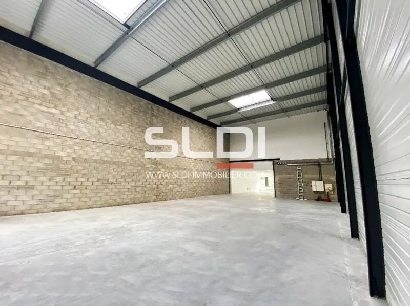 Light Industrial in Vaulx-en-Velin for sale Building Photo- Image 1 of 7