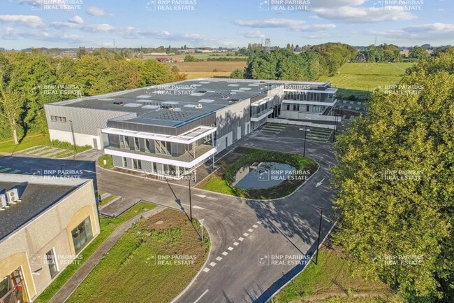 Location Local d'activités 888 m² à 3 017 m²