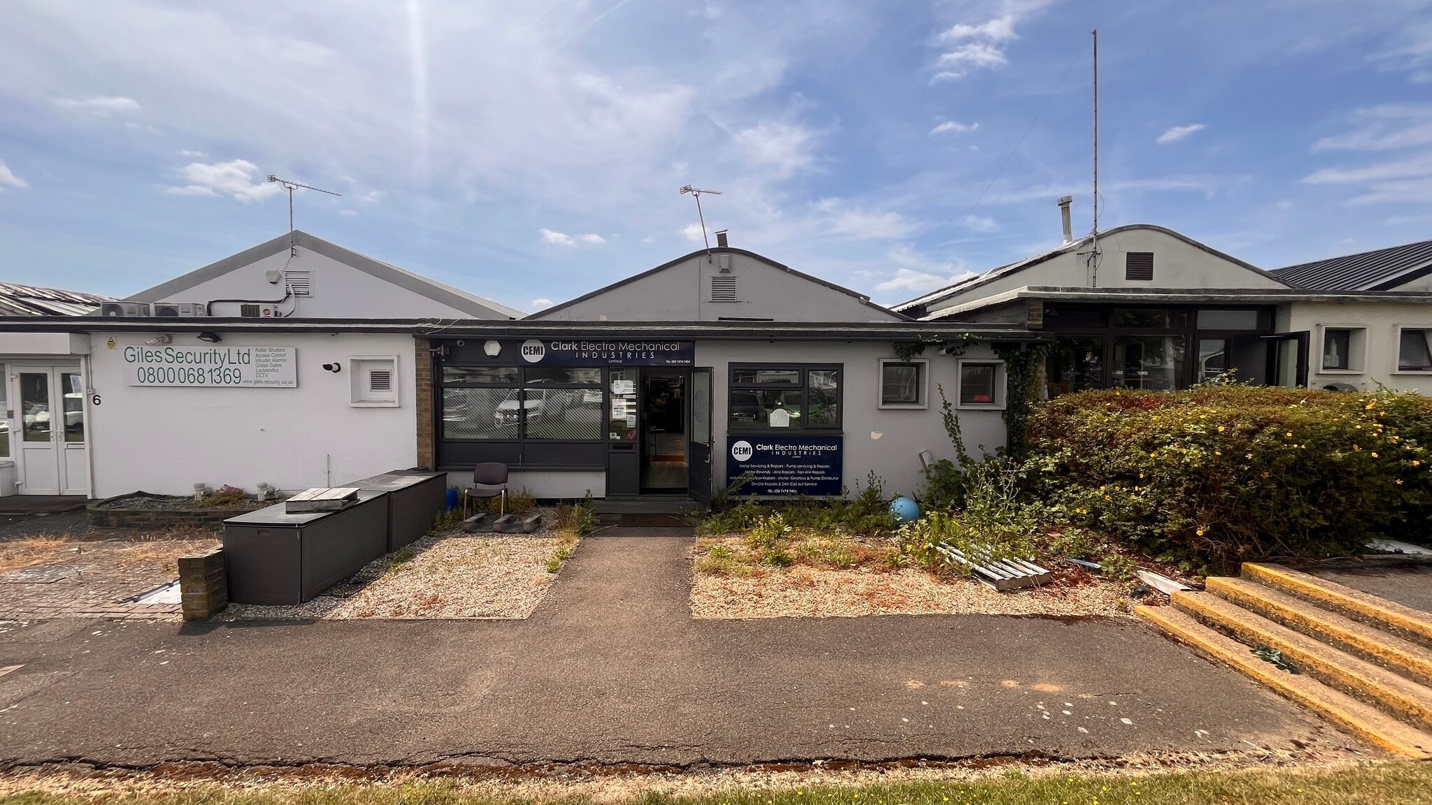 Bowlers Croft, Basildon to rent Building Photo- Image 1 of 3