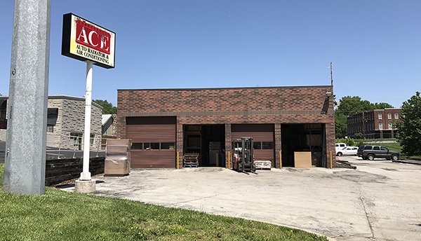 9304 E US Highway 40, Independence, MO for sale - Building Photo - Image 1 of 1